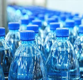 Processus de filtration de l’eau minérale en bouteille